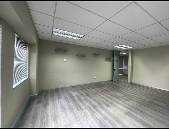 265M² OFFICE TO LET IN BRYANSTON
